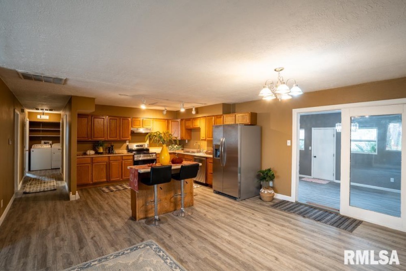 1401 THOMAS Street, Carterville, Illinois 62918, 4 Bedrooms Bedrooms, 0 ,2 BathroomsBathrooms,Residential,For Sale,THOMAS,0,RMAQC4269451