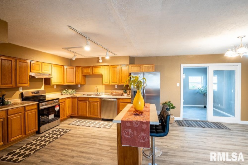 1401 THOMAS Street, Carterville, Illinois 62918, 4 Bedrooms Bedrooms, 0 ,2 BathroomsBathrooms,Residential,For Sale,THOMAS,0,RMAQC4269451