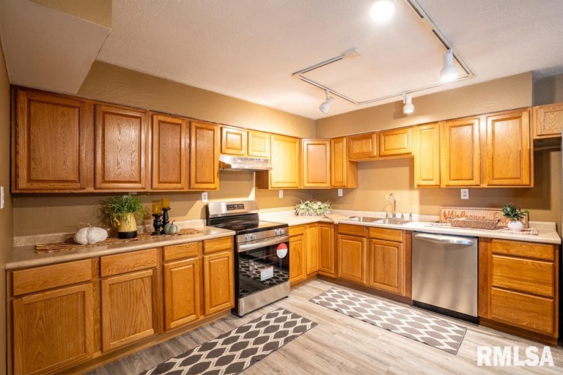 1401 THOMAS Street, Carterville, Illinois 62918, 4 Bedrooms Bedrooms, 0 ,2 BathroomsBathrooms,Residential,For Sale,THOMAS,0,RMAQC4269451