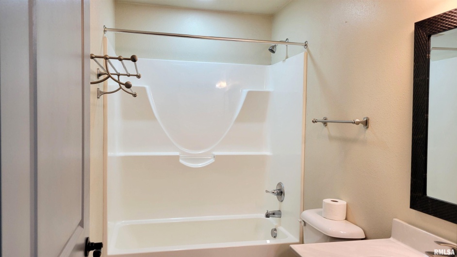 411 HESTER Street, Carbondale, Illinois 62901, 0 , 0 ,0,Residential Income,For Sale,HESTER,0,RMAEB460491