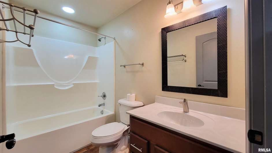 411 HESTER Street, Carbondale, Illinois 62901, 0 , 0 ,0,Residential Income,For Sale,HESTER,0,RMAEB460491