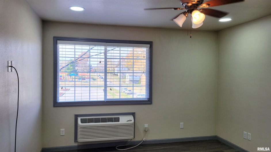 411 HESTER Street, Carbondale, Illinois 62901, 0 , 0 ,0,Residential Income,For Sale,HESTER,0,RMAEB460491