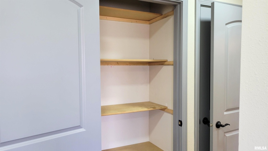 411 HESTER Street, Carbondale, Illinois 62901, 0 , 0 ,0,Residential Income,For Sale,HESTER,0,RMAEB460491