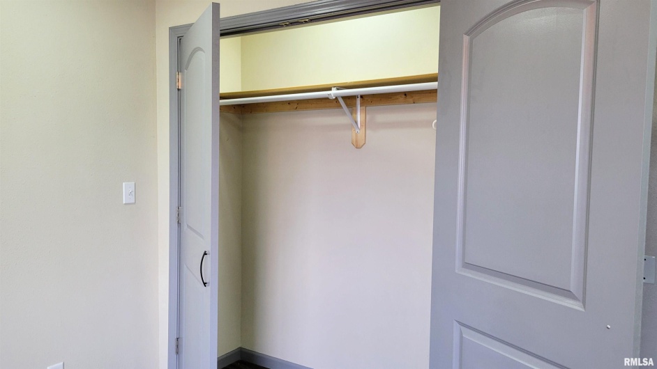 411 HESTER Street, Carbondale, Illinois 62901, 0 , 0 ,0,Residential Income,For Sale,HESTER,0,RMAEB460491