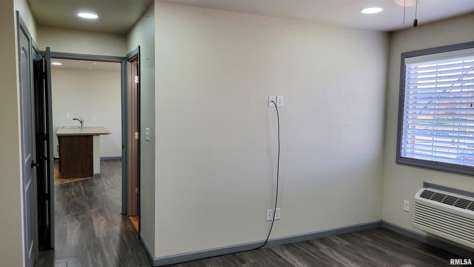 411 HESTER Street, Carbondale, Illinois 62901, 0 , 0 ,0,Residential Income,For Sale,HESTER,0,RMAEB460491