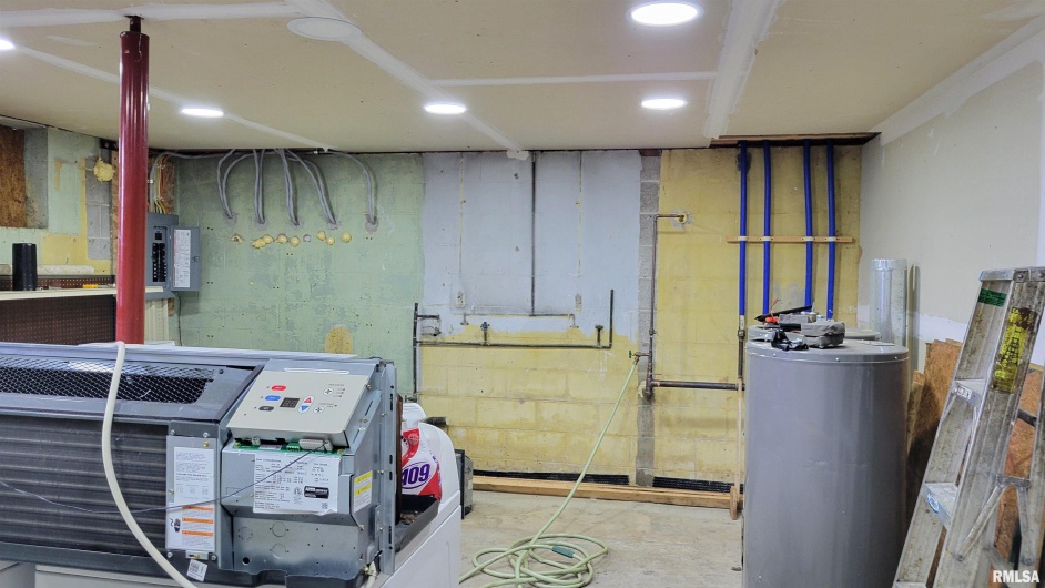 411 HESTER Street, Carbondale, Illinois 62901, 0 , 0 ,0,Residential Income,For Sale,HESTER,0,RMAEB460491