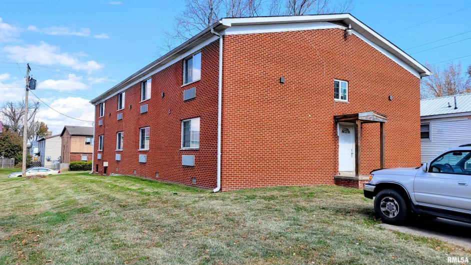 411 HESTER Street, Carbondale, Illinois 62901, 0 , 0 ,0,Residential Income,For Sale,HESTER,0,RMAEB460491