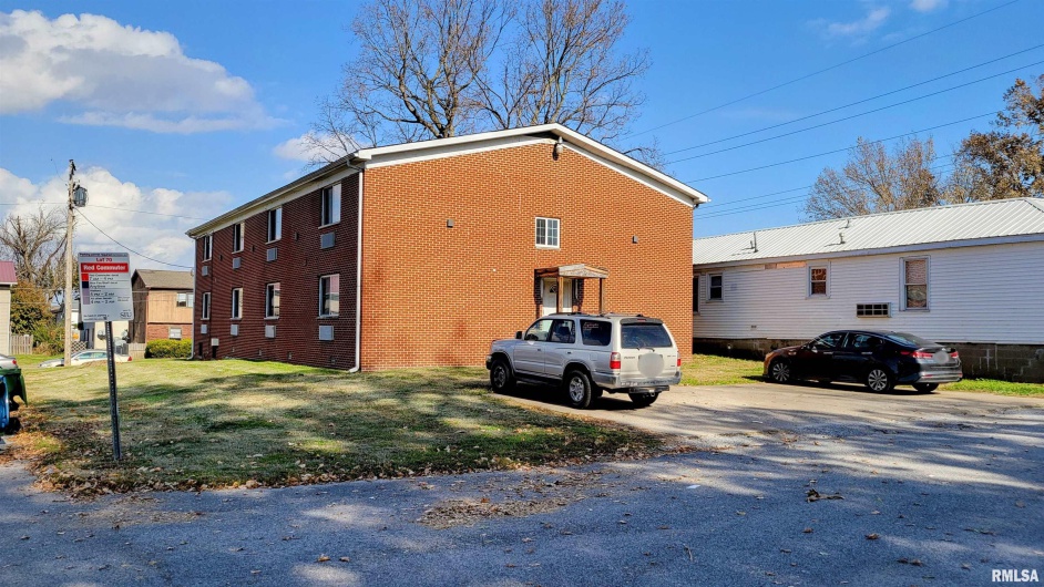 411 HESTER Street, Carbondale, Illinois 62901, 0 , 0 ,0,Residential Income,For Sale,HESTER,0,RMAEB460491