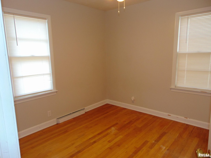 936 22ND Street, Murphysboro, Illinois 62966, 3 Bedrooms Bedrooms, 0 ,1 BathroomBathrooms,Residential,For Sale,22ND,0,RMAEB460459