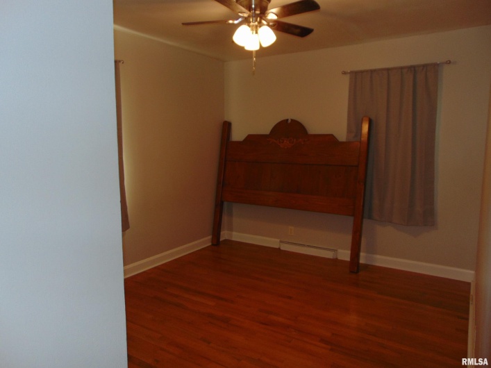 936 22ND Street, Murphysboro, Illinois 62966, 3 Bedrooms Bedrooms, 0 ,1 BathroomBathrooms,Residential,For Sale,22ND,0,RMAEB460459