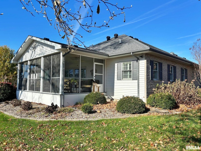 8 DOGWOOD Place, Harrisburg, Illinois 62946, 2 Bedrooms Bedrooms, 0 ,2 BathroomsBathrooms,Residential,For Sale,DOGWOOD,0,RMAEB460493