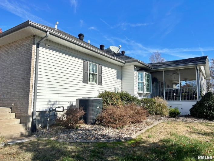 8 DOGWOOD Place, Harrisburg, Illinois 62946, 2 Bedrooms Bedrooms, 0 ,2 BathroomsBathrooms,Residential,For Sale,DOGWOOD,0,RMAEB460493