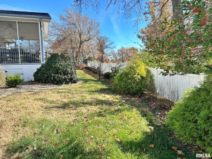 8 DOGWOOD Place, Harrisburg, Illinois 62946, 2 Bedrooms Bedrooms, 0 ,2 BathroomsBathrooms,Residential,For Sale,DOGWOOD,0,RMAEB460493