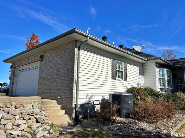 8 DOGWOOD Place, Harrisburg, Illinois 62946, 2 Bedrooms Bedrooms, 0 ,2 BathroomsBathrooms,Residential,For Sale,DOGWOOD,0,RMAEB460493