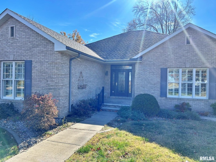 8 DOGWOOD Place, Harrisburg, Illinois 62946, 2 Bedrooms Bedrooms, 0 ,2 BathroomsBathrooms,Residential,For Sale,DOGWOOD,0,RMAEB460493