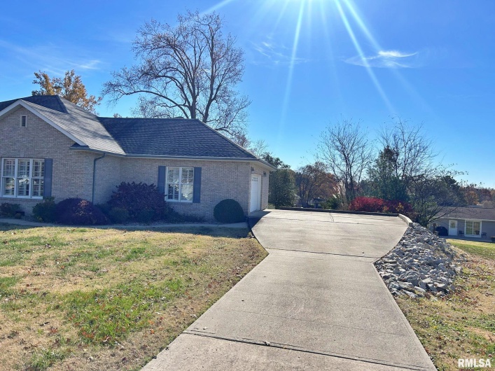 8 DOGWOOD Place, Harrisburg, Illinois 62946, 2 Bedrooms Bedrooms, 0 ,2 BathroomsBathrooms,Residential,For Sale,DOGWOOD,0,RMAEB460493