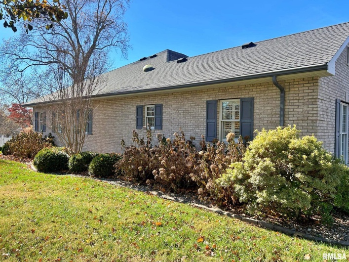 8 DOGWOOD Place, Harrisburg, Illinois 62946, 2 Bedrooms Bedrooms, 0 ,2 BathroomsBathrooms,Residential,For Sale,DOGWOOD,0,RMAEB460493