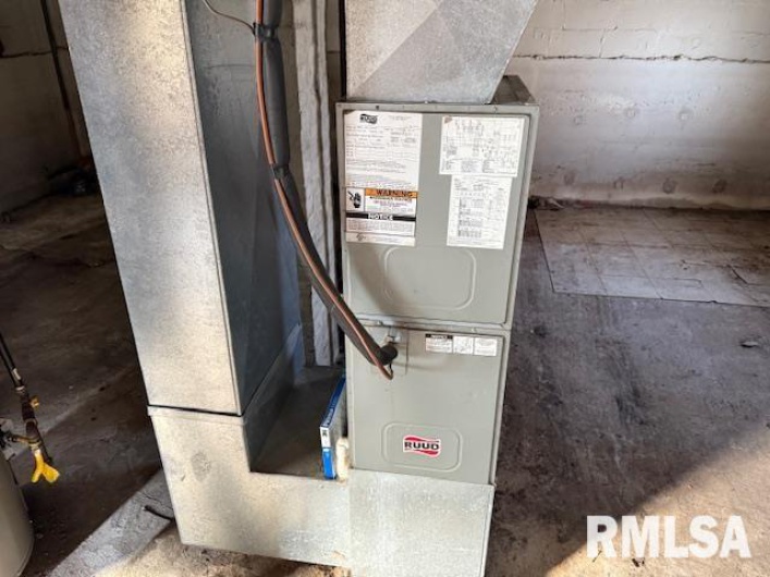 601 WILLOW Street, Carbondale, Illinois 62901, 2 Bedrooms Bedrooms, 0 ,1 BathroomBathrooms,Residential,For Sale,WILLOW,0,RMAEB460501