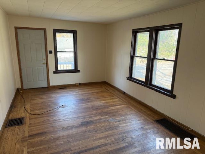 601 WILLOW Street, Carbondale, Illinois 62901, 2 Bedrooms Bedrooms, 0 ,1 BathroomBathrooms,Residential,For Sale,WILLOW,0,RMAEB460501