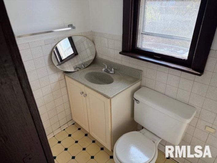 601 WILLOW Street, Carbondale, Illinois 62901, 2 Bedrooms Bedrooms, 0 ,1 BathroomBathrooms,Residential,For Sale,WILLOW,0,RMAEB460501