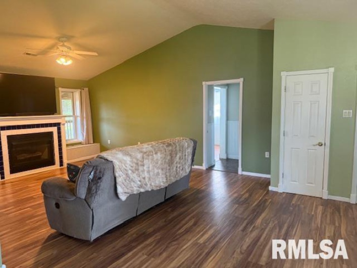 10843 Illinois Steel Road, Johnston City, Illinois 62951, 2 Bedrooms Bedrooms, 0 ,2 BathroomsBathrooms,Residential,For Sale,Illinois Steel,0,RMAEB460055