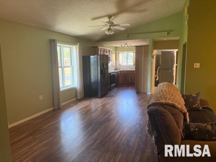 10843 Illinois Steel Road, Johnston City, Illinois 62951, 2 Bedrooms Bedrooms, 0 ,2 BathroomsBathrooms,Residential,For Sale,Illinois Steel,0,RMAEB460055