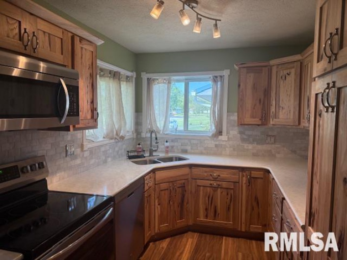 10843 Illinois Steel Road, Johnston City, Illinois 62951, 2 Bedrooms Bedrooms, 0 ,2 BathroomsBathrooms,Residential,For Sale,Illinois Steel,0,RMAEB460055