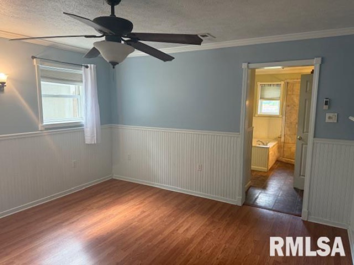 10843 Illinois Steel Road, Johnston City, Illinois 62951, 2 Bedrooms Bedrooms, 0 ,2 BathroomsBathrooms,Residential,For Sale,Illinois Steel,0,RMAEB460055