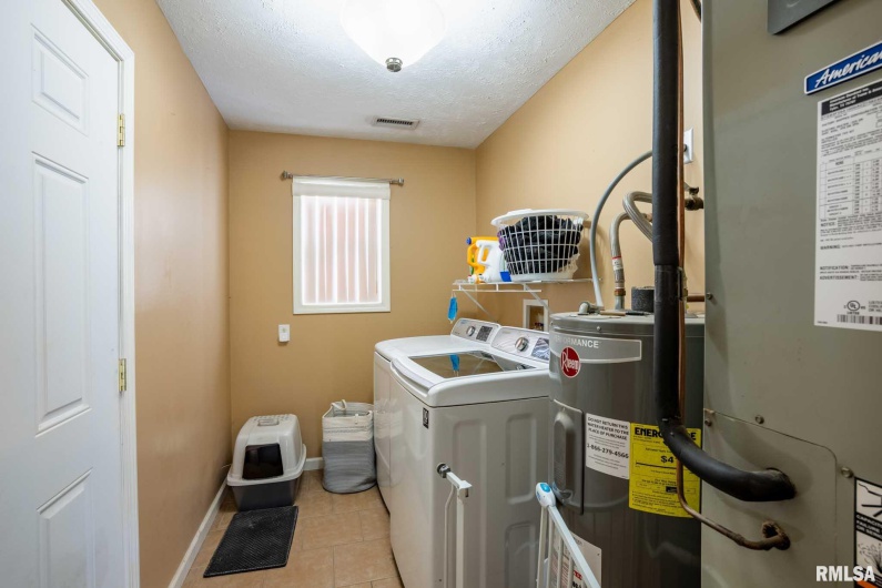 5626 Silver Fox Drive, Carterville, Illinois 62918, 3 Bedrooms Bedrooms, 0 ,2 BathroomsBathrooms,Residential,For Sale,Silver Fox,0,RMAQC4267195