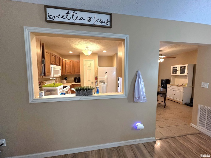 5626 Silver Fox Drive, Carterville, Illinois 62918, 3 Bedrooms Bedrooms, 0 ,2 BathroomsBathrooms,Residential,For Sale,Silver Fox,0,RMAQC4267195