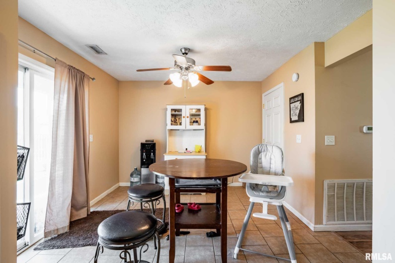 5626 Silver Fox Drive, Carterville, Illinois 62918, 3 Bedrooms Bedrooms, 0 ,2 BathroomsBathrooms,Residential,For Sale,Silver Fox,0,RMAQC4267195