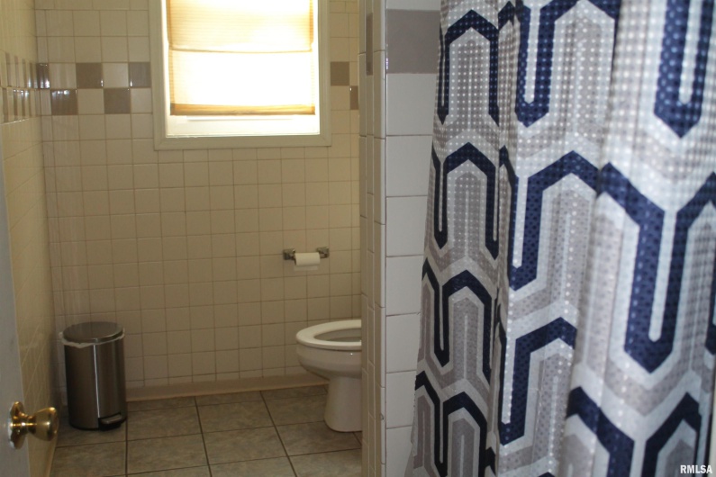 307 COLLEGE Street, Carbondale, Illinois 62901, 0 , 0 ,0,Residential Income,For Sale,COLLEGE,0,RMAEB460503