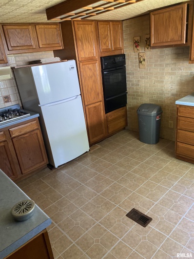 101 POPLAR Street, DeSoto, Illinois 62924, 0 , 0 ,0,Residential Income,For Sale,POPLAR,0,RMAEB460506