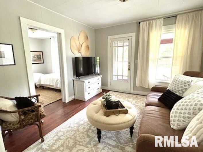 2571 ILLINOIS Avenue, Carbondale, Illinois 62901, 2 Bedrooms Bedrooms, 0 ,1 BathroomBathrooms,Residential,For Sale,ILLINOIS,0,RMAEB460508