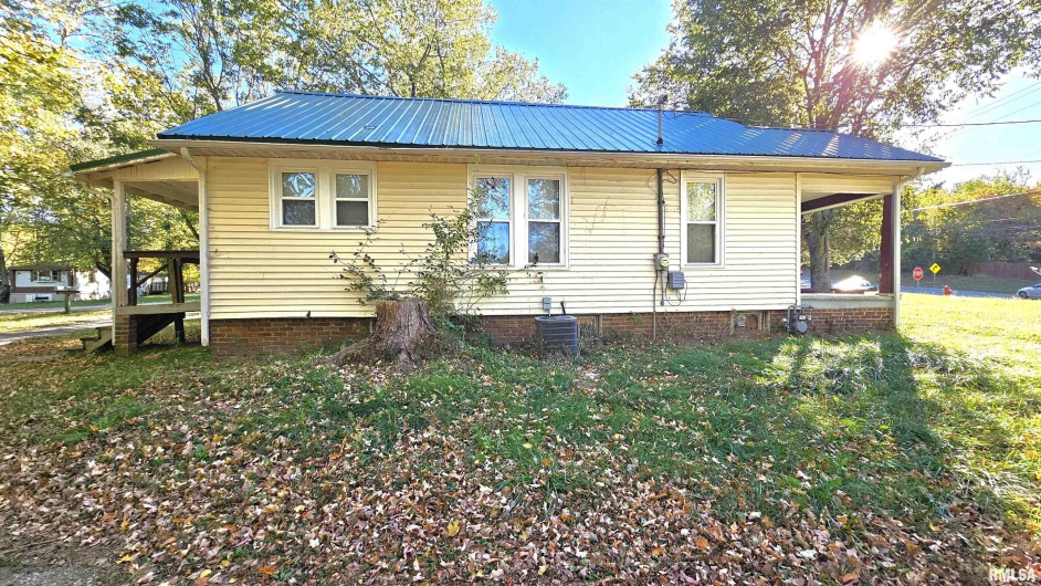 2571 ILLINOIS Avenue, Carbondale, Illinois 62901, 2 Bedrooms Bedrooms, 0 ,1 BathroomBathrooms,Residential,For Sale,ILLINOIS,0,RMAEB460508