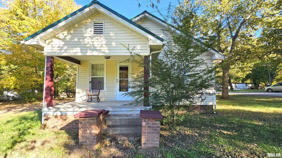 2571 ILLINOIS Avenue, Carbondale, Illinois 62901, 2 Bedrooms Bedrooms, 0 ,1 BathroomBathrooms,Residential,For Sale,ILLINOIS,0,RMAEB460508