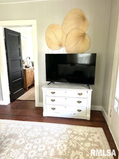 2571 ILLINOIS Avenue, Carbondale, Illinois 62901, 2 Bedrooms Bedrooms, 0 ,1 BathroomBathrooms,Residential,For Sale,ILLINOIS,0,RMAEB460508