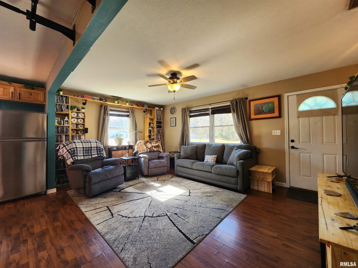 201 LINDSEY Avenue, Metropolis, Illinois 62960, 2 Bedrooms Bedrooms, 0 ,1 BathroomBathrooms,Residential,For Sale,LINDSEY,0,RMAEB460511