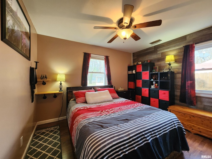 201 LINDSEY Avenue, Metropolis, Illinois 62960, 2 Bedrooms Bedrooms, 0 ,1 BathroomBathrooms,Residential,For Sale,LINDSEY,0,RMAEB460511