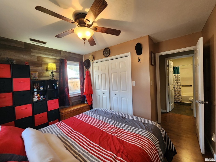 201 LINDSEY Avenue, Metropolis, Illinois 62960, 2 Bedrooms Bedrooms, 0 ,1 BathroomBathrooms,Residential,For Sale,LINDSEY,0,RMAEB460511