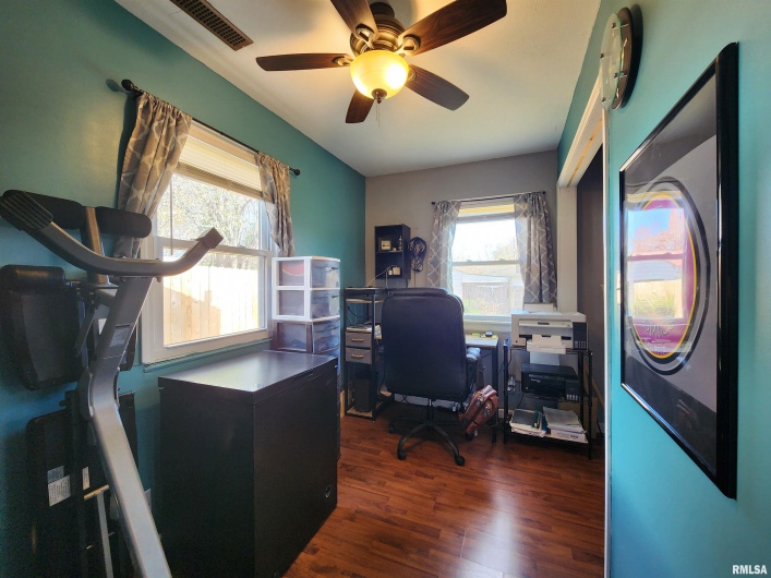 201 LINDSEY Avenue, Metropolis, Illinois 62960, 2 Bedrooms Bedrooms, 0 ,1 BathroomBathrooms,Residential,For Sale,LINDSEY,0,RMAEB460511