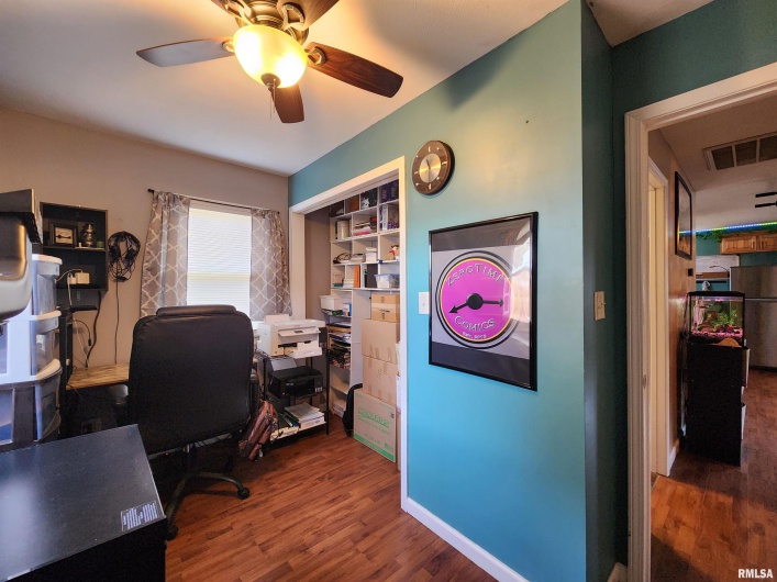 201 LINDSEY Avenue, Metropolis, Illinois 62960, 2 Bedrooms Bedrooms, 0 ,1 BathroomBathrooms,Residential,For Sale,LINDSEY,0,RMAEB460511