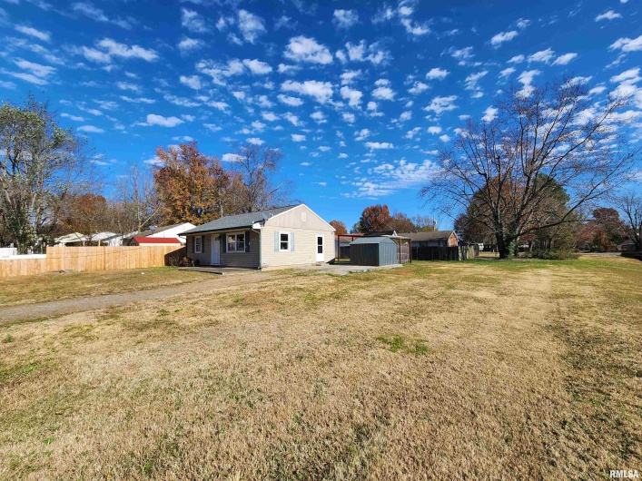201 LINDSEY Avenue, Metropolis, Illinois 62960, 2 Bedrooms Bedrooms, 0 ,1 BathroomBathrooms,Residential,For Sale,LINDSEY,0,RMAEB460511