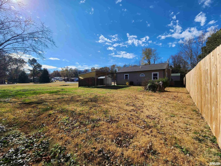 201 LINDSEY Avenue, Metropolis, Illinois 62960, 2 Bedrooms Bedrooms, 0 ,1 BathroomBathrooms,Residential,For Sale,LINDSEY,0,RMAEB460511