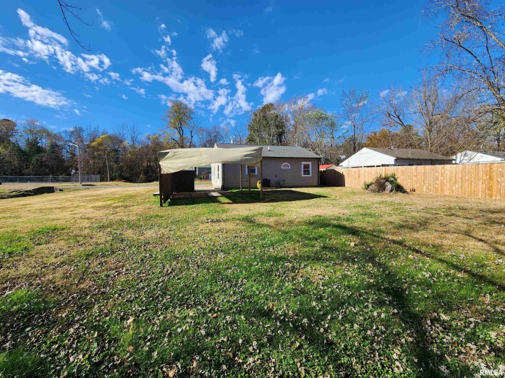 201 LINDSEY Avenue, Metropolis, Illinois 62960, 2 Bedrooms Bedrooms, 0 ,1 BathroomBathrooms,Residential,For Sale,LINDSEY,0,RMAEB460511