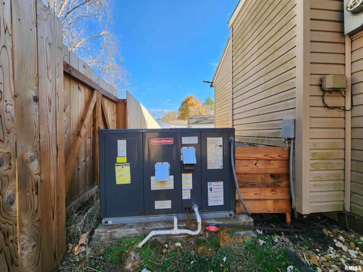 201 LINDSEY Avenue, Metropolis, Illinois 62960, 2 Bedrooms Bedrooms, 0 ,1 BathroomBathrooms,Residential,For Sale,LINDSEY,0,RMAEB460511