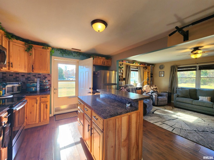 201 LINDSEY Avenue, Metropolis, Illinois 62960, 2 Bedrooms Bedrooms, 0 ,1 BathroomBathrooms,Residential,For Sale,LINDSEY,0,RMAEB460511