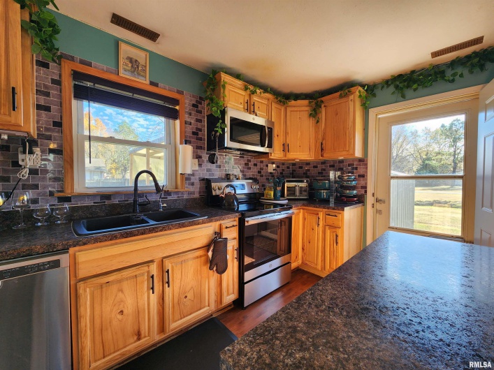 201 LINDSEY Avenue, Metropolis, Illinois 62960, 2 Bedrooms Bedrooms, 0 ,1 BathroomBathrooms,Residential,For Sale,LINDSEY,0,RMAEB460511