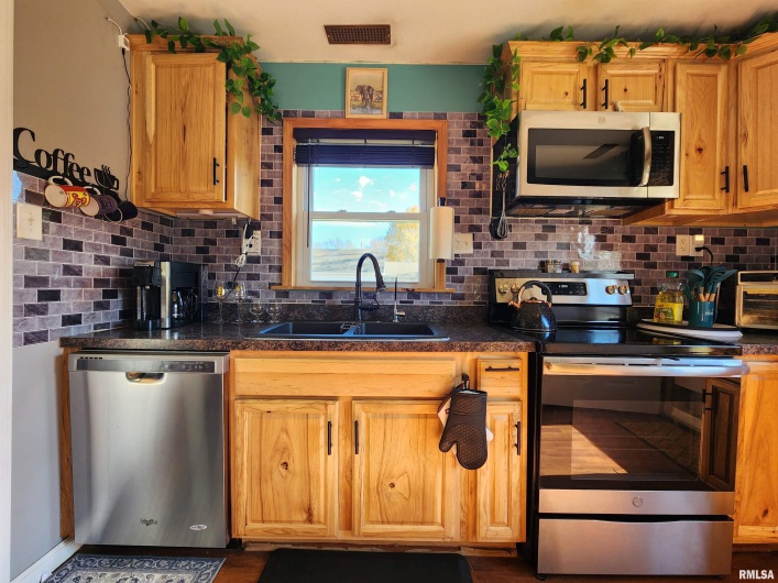 201 LINDSEY Avenue, Metropolis, Illinois 62960, 2 Bedrooms Bedrooms, 0 ,1 BathroomBathrooms,Residential,For Sale,LINDSEY,0,RMAEB460511