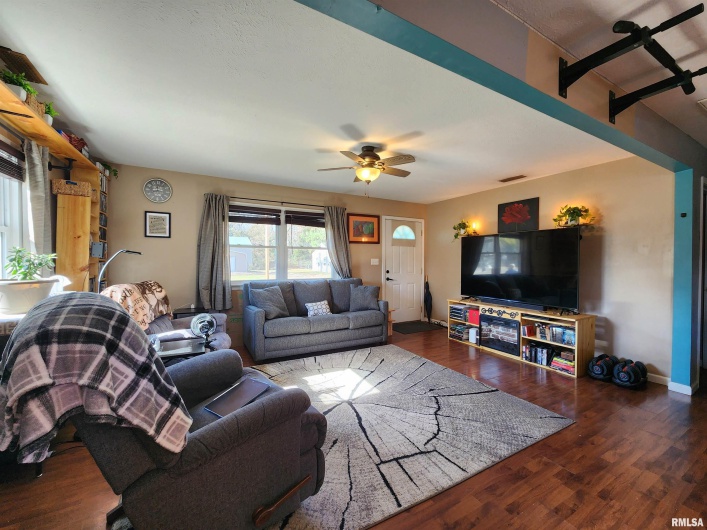 201 LINDSEY Avenue, Metropolis, Illinois 62960, 2 Bedrooms Bedrooms, 0 ,1 BathroomBathrooms,Residential,For Sale,LINDSEY,0,RMAEB460511